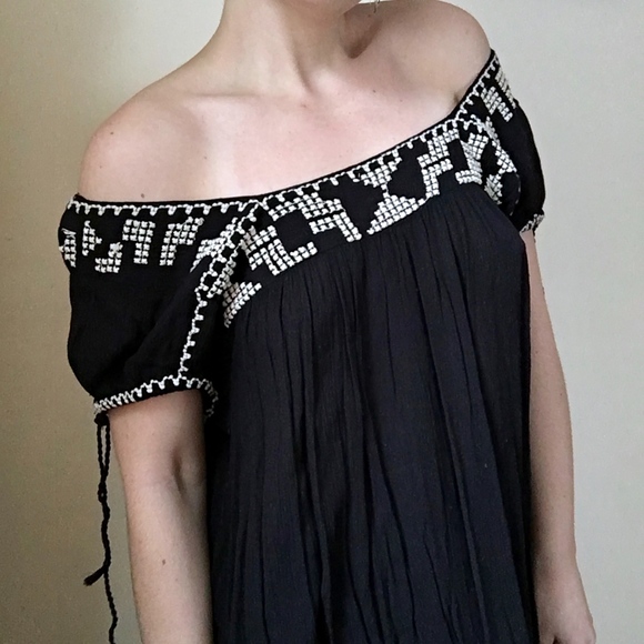 Forever 21 Dresses & Skirts - Forever21 embroidered dress